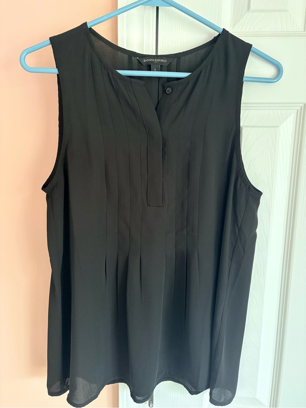 Banana Republic Black Sleeveless Pintuck Camisole